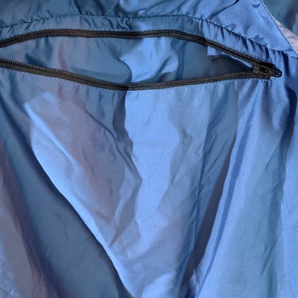 Gap Rain Jacket with 4 Pockets Elastic Cuffs & Bottom 3/4 Neck Opening - Picture 3 of 13